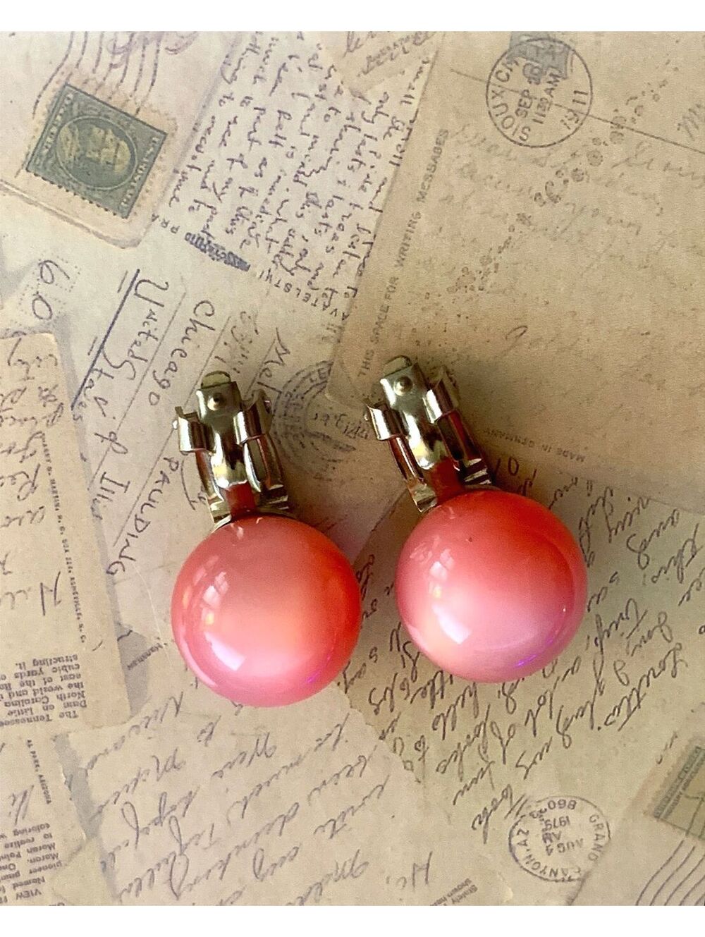 Vintage Moon Glow Charming Pink Ombre Clip-On Earrings - Retro Style Fun!